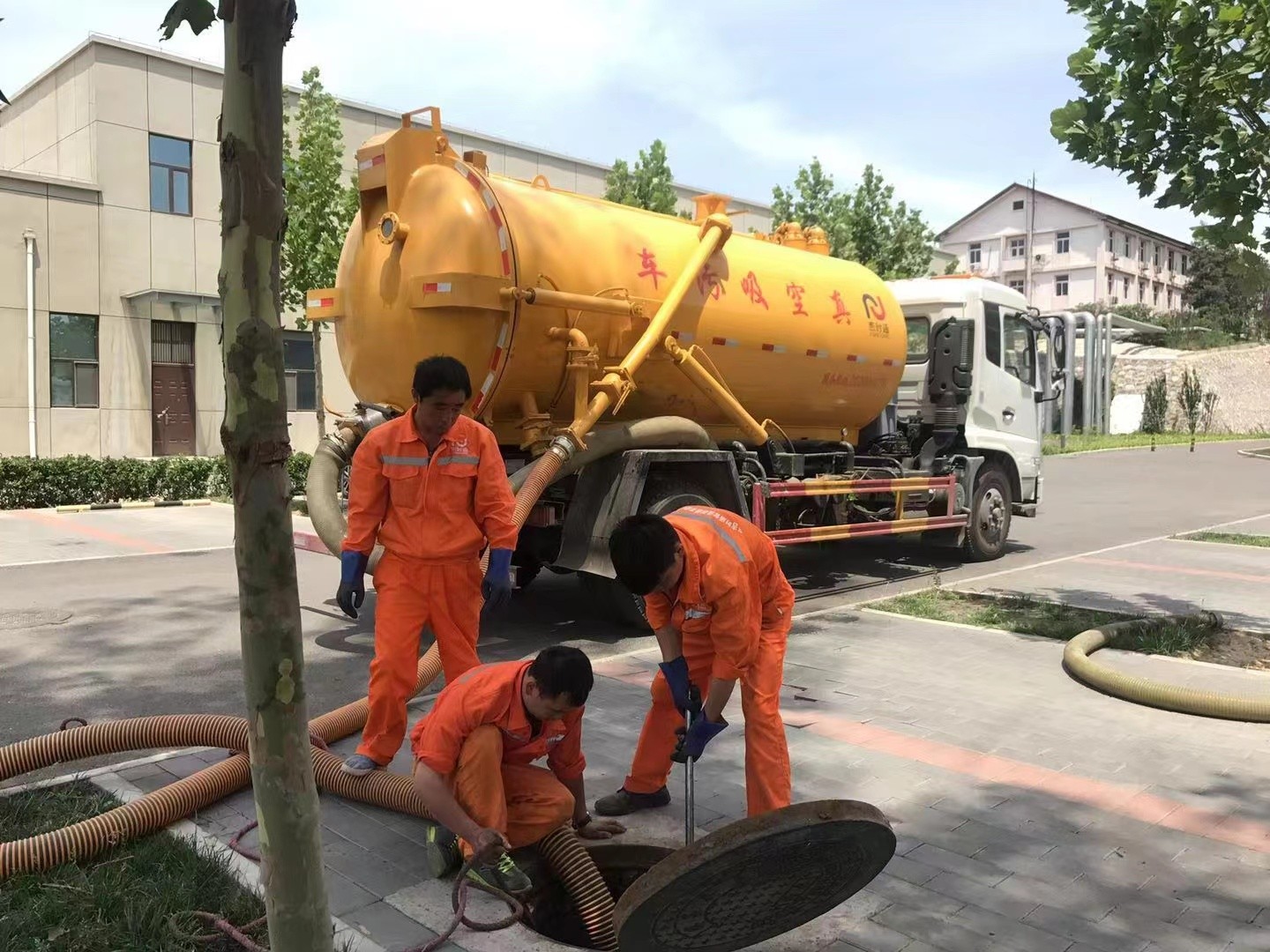 巫溪化粪池清理与5-8吨吸粪车施工效率分析